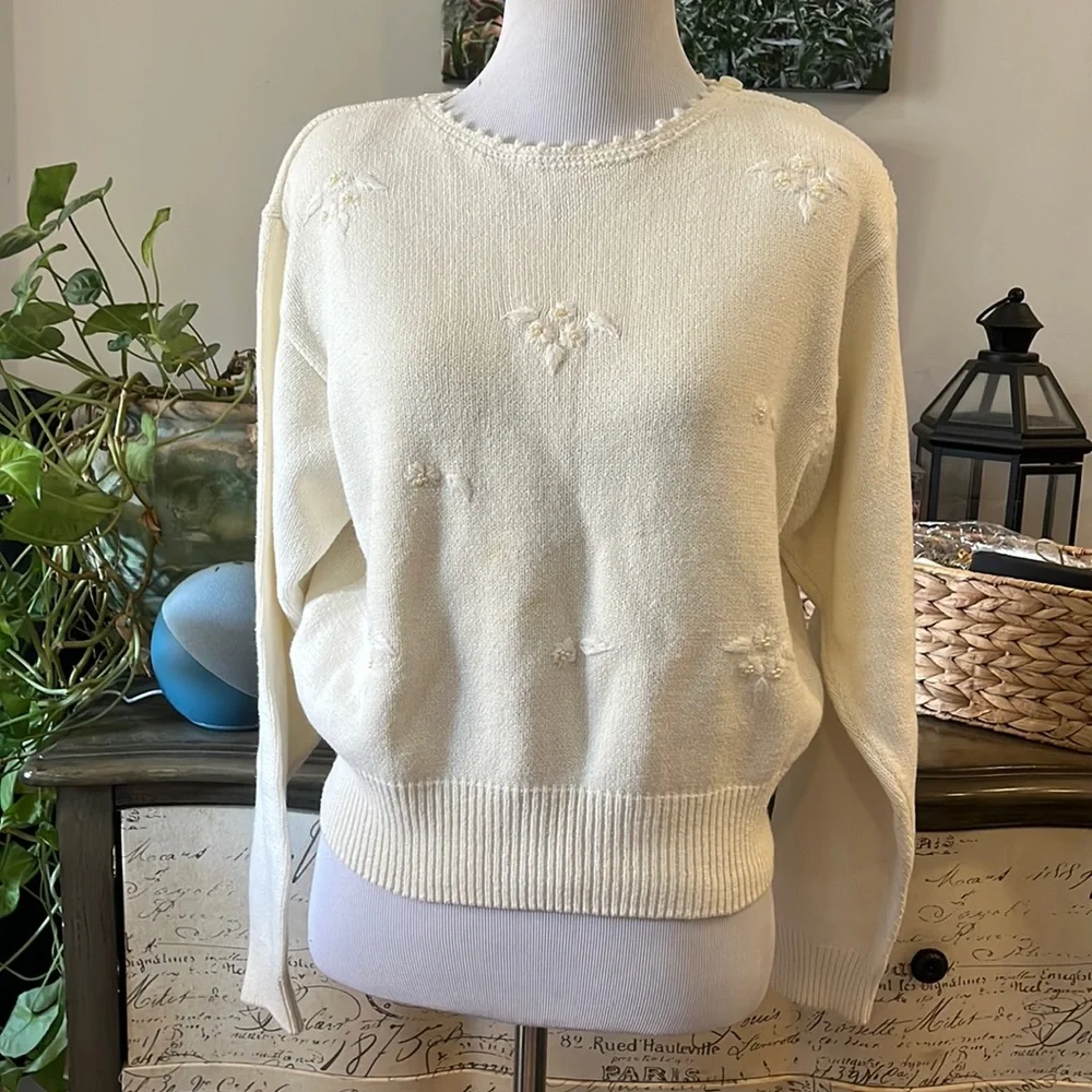 VINTAGE LIZ CLAIBORNE FLORAL EMBROIDERED BEADED KNIT SWEATER IVORY WHITE SIZE 8P - Picture 6 of 15